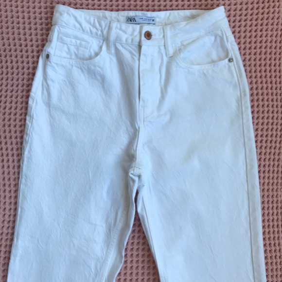 Zara Z1975 High Rise Straight Leg Raw Hem Rigid White Jeans 6164/059/250 Size 6 - Picture 5 of 16